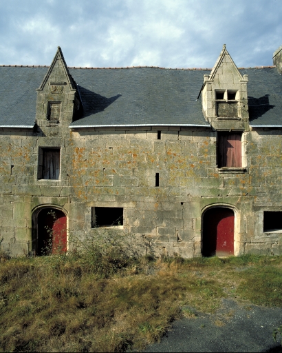 Manoir de Kerhuilic, communs, élévation est, détail de la partie centrale ; Communs, élévation est, détail de la partie centrale ; Kerhuilic, communs, élévation est, détail de la partie centrale