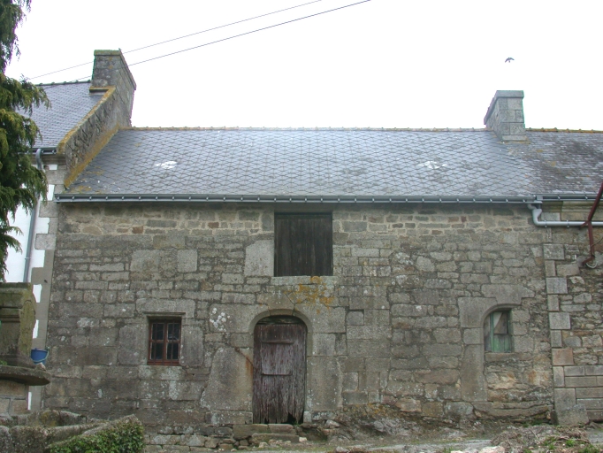 Elévation antérieure du logis-étable du 17e siècle.