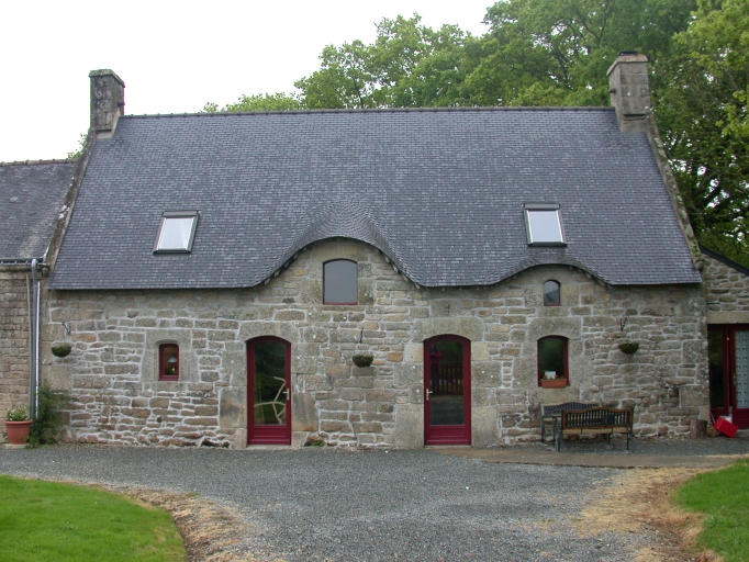 Vue générale du logis-étable daté 1846. ; Talnay (à l'est de), faux logis double à usage de logis-étable