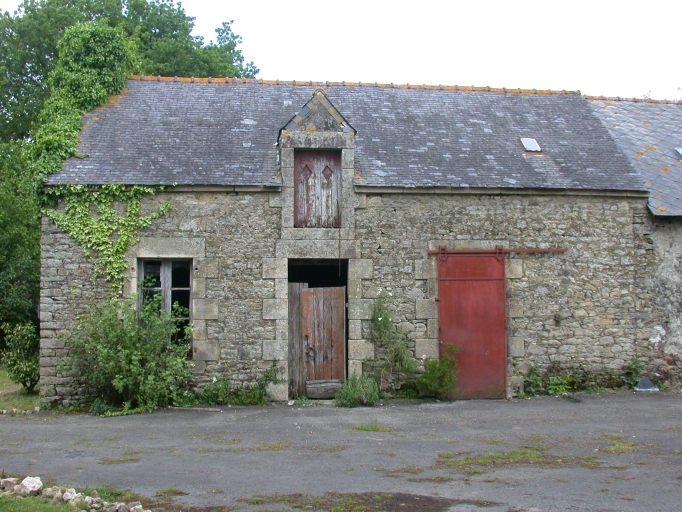 Vue générale ; Henven, habitat mixte du début du 20e siècle