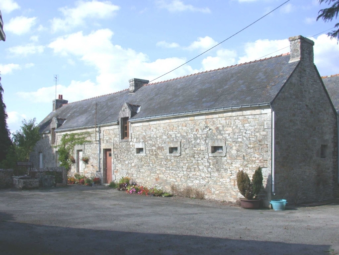 Vue générale sud-est ; Fig. 46 : Kerfandan, ferme-modèle, vue générale sud-est