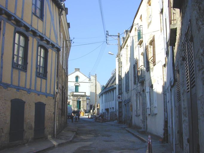 Vue générale de la partie ouest en 2002. ; Vue de la rue des Tribunaux.