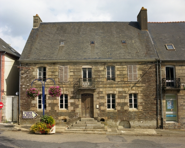 Bourg, maison, vue générale Ouest