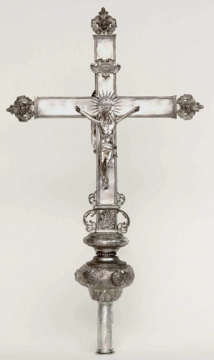 Croix de procession : vue générale face antérieure