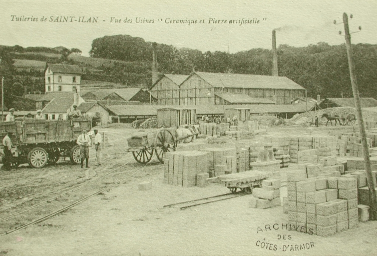 Le site dans la 1ère moitié du 20e siècle (AD 22) ; Vue générale des Tuileries et Briqueteries de Saint-Ilan vers 1930 (AD 22).