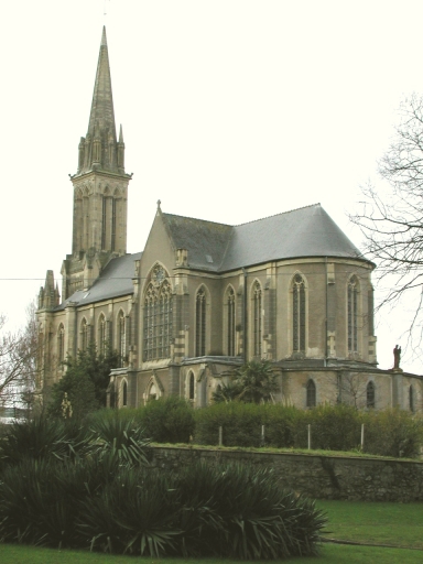 Vue générale de la chapelle de la colonie pénitentiaire agricole de Saint-Ilan. ; Vue générale