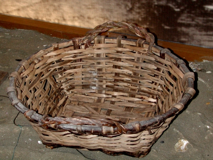 Vue générale d'un panier ou manne à poissons