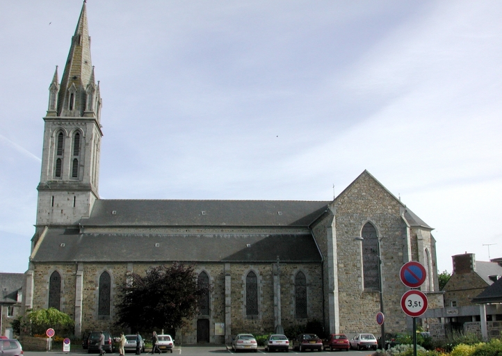 Vue générale de l'église prise depuis le sud