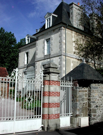 Yffiniac, le Bourg. Maison de notable (4e quart du 19ème siècle) ; Vue générale