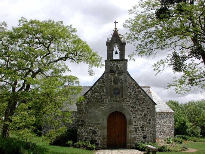 Yffiniac, Saint-Laurent. Chapelle des Sept-Saints (3e quart 17ème siècle, milieu 19ème siècle) ; Vue générale de la chapelle ; Vue générale de la chapelle Saint-Laurent