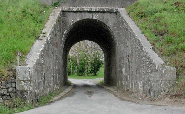 Yffiniac, Laubé. Pont de chemin de fer (3e quart du 19ème siècle) ; Vue générale ; Laubé. Vue générale du pont de chemin de fer ; Yffiniac, Laubé. Pont de chemin de fer (1862)