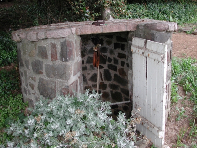 Puit de communication avec la casemate de la Villa de Yves Grosrichard 