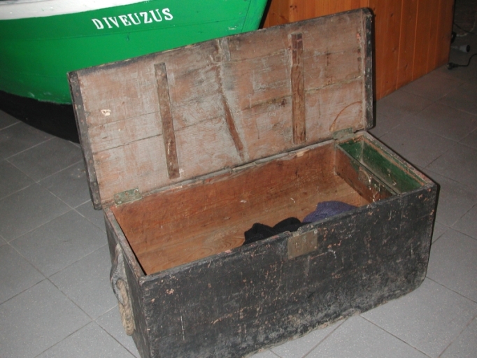 Vue générale d'un coffre à vêtements d'Islandais