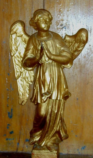 Ensemble de deux statues d'ange. Premier ange