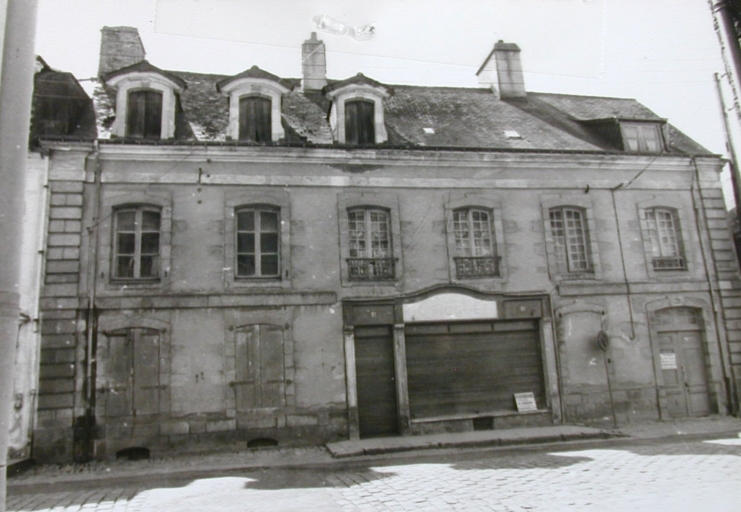 Elevation est sur rue. Etat en 1974 (cl. M. M.Tugorès)