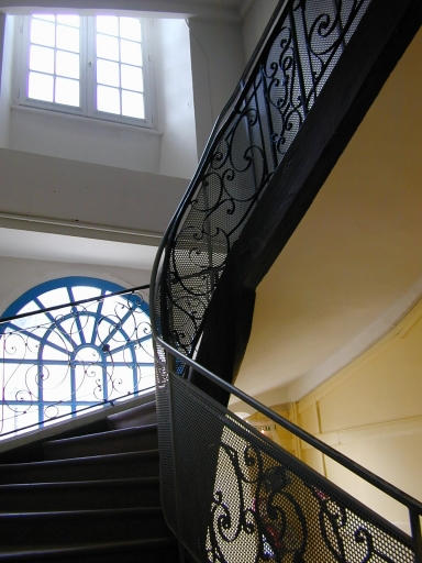Rampe d'escalier entre le rez-de-chaussée et l'étage