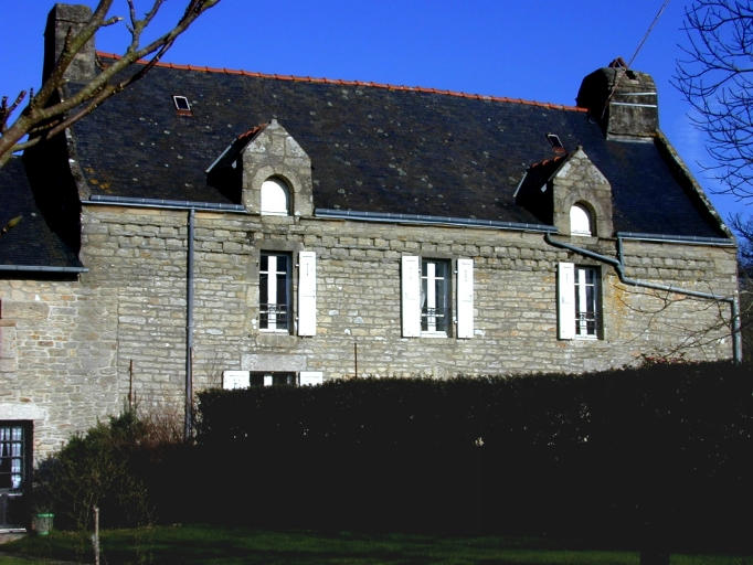 Logis est