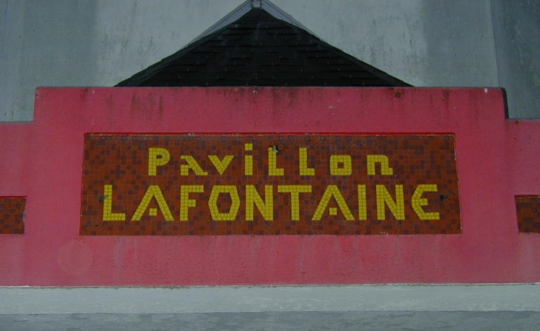 Aile ouest, décor porté sur un porche