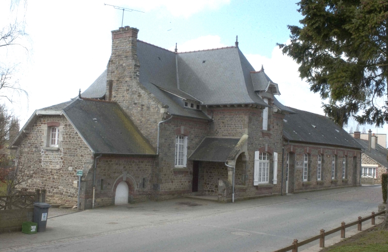Vue générale nord est ; L'école publique