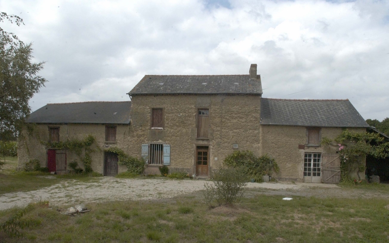 Vue de la façade sud ; La ferme du Bas Carmel