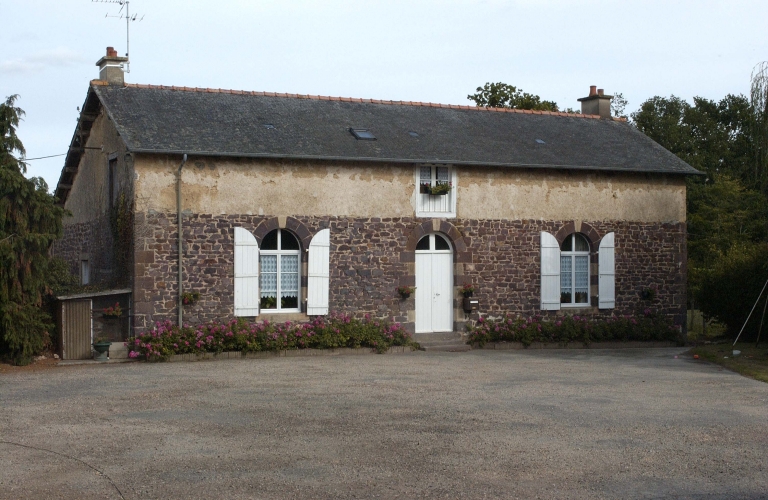 Vue de la façade ouest du logis ; La Métairie Neuve