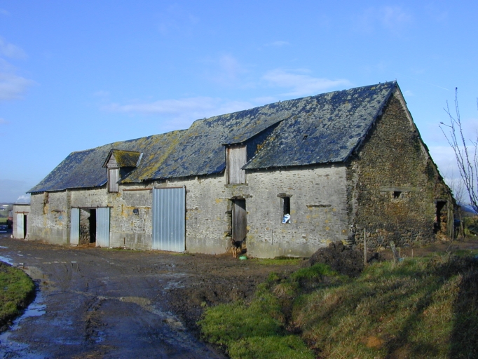 Vue générale sud-est ; La Valtais : ferme du XVIIIe siècle
