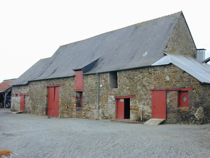 Vue générale nord-est ; La grange-étable : vue générale sud-est ; La Grande Haye : grange-étable du XVIIIe siècle