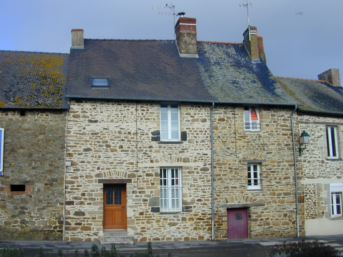 Maison du Haut du Bourg ; Vue générale sud ; Le Haut du Bourg : maisonà étage des XVII-XVIIIe siècles