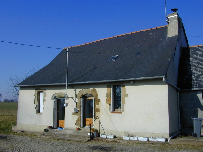 Le logis : vue générale sud -est