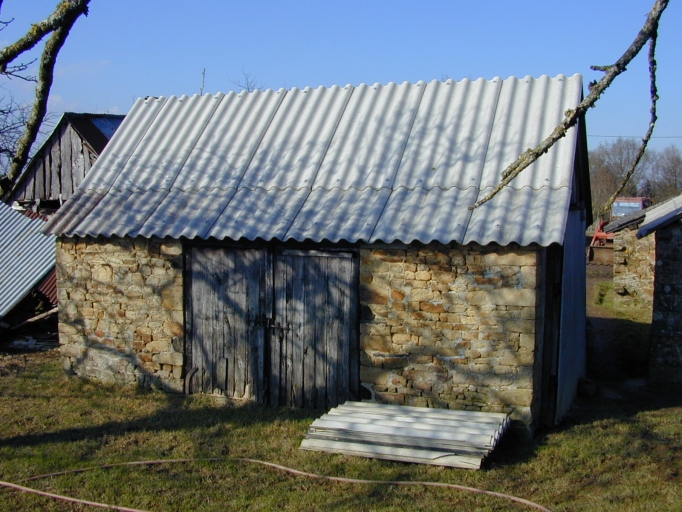 Les soues à porcs : vue générale sud ; Vue générale sud ; Les Courtils, petite soue à cochons