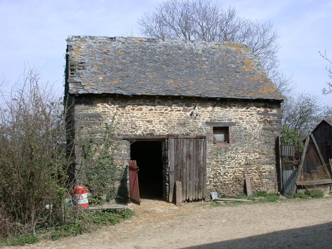 L'écurie : vue générale sud ; Vue générale sud