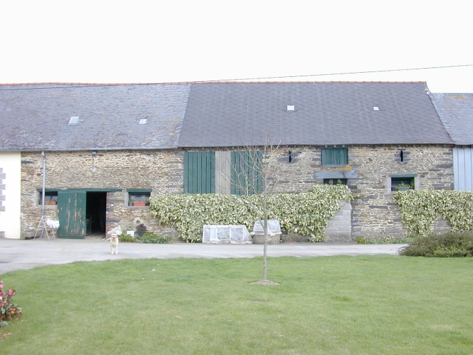 Vue générale sud ; Le Prétay, grange-étables de la seconde moitié du XIXe siècle