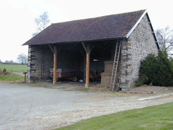 La remise à matériels : vue générale nord-ouest ; Vue générale nord-ouest ; La Motellerie, remise à matériels couverte en tuile