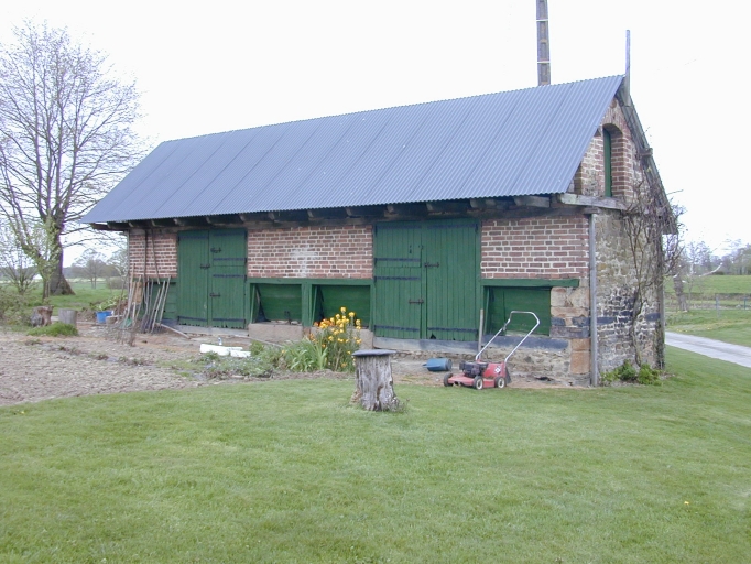 Les soues à porcs : vue générale sud-est ; Vue générale sud-est ; La Motellerie, refuge à porcs modèle