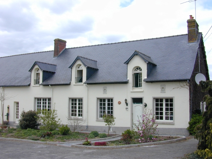 Le logis : vue générale sud-est