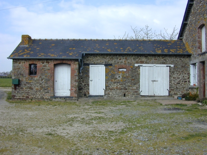 Porcherie et four, la Petite Maison Neuve (Domalain) ; Ferme, la Petite Maison Neuve (Domalain) ; Les granges et étables sur la commune de Domalain