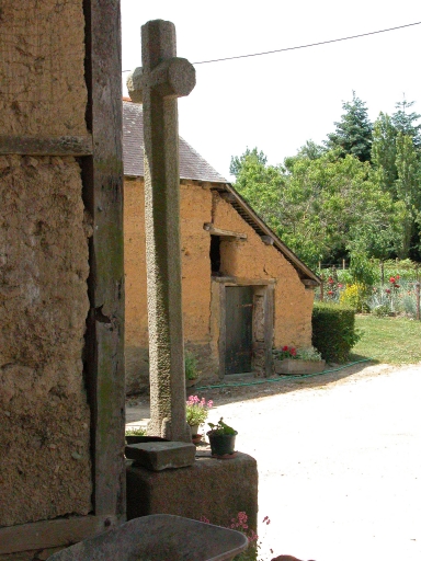Une croix de chemin au Noc ; Vue générale ; La croix du Noc