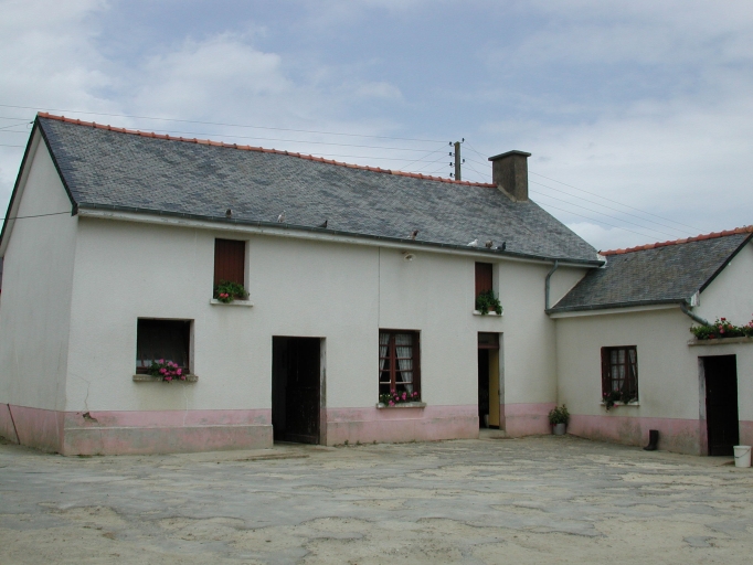 Vue de la façade sud du logis