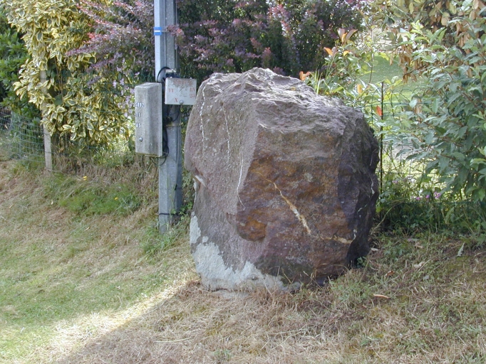 Vestiges du menhir ; Vestiges du menhir du Magois