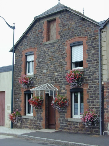 Vue générale de la façade sud ; Maison de la rue de Montfort