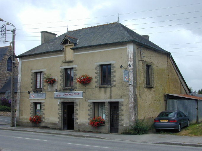 Vue de la façade nord ; Café de la rue de Montfort