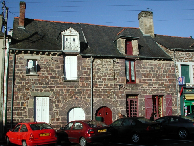 Vue générale de la façade est