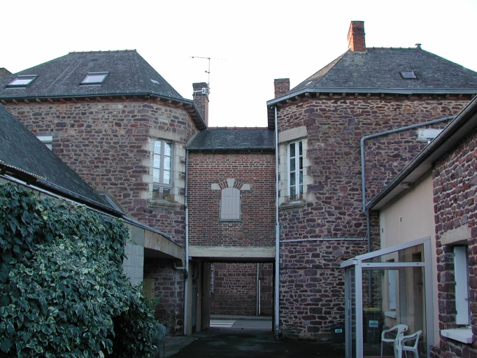 Vue générale de la façade postérieure