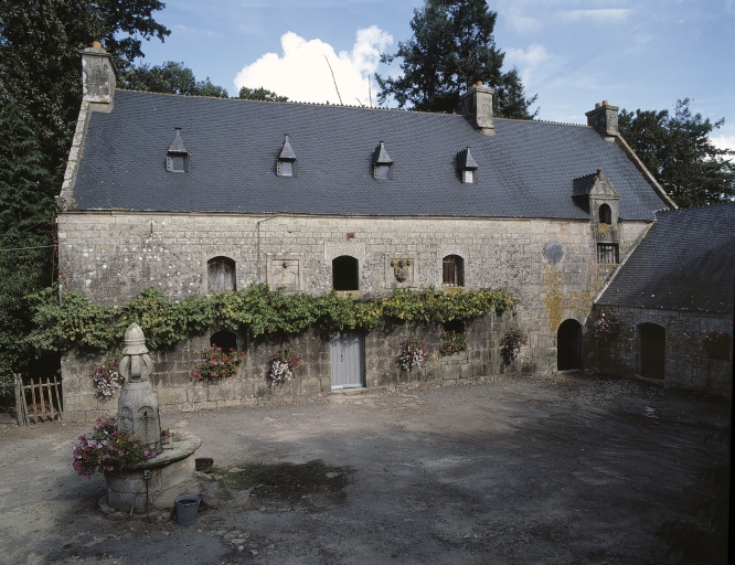 Logis, vue générale sud-ouest ; Kerhoh, ferme, vue générale sud-ouest