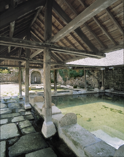 Fontaine de dévotion et lavoir Notre-Dame de la Clarté, vue générale ; Fontaine de dévotion et lavoir, vue générale ; Notre-Dame de la Clarté, fontaine de dévotion et lavoir, vue générale 