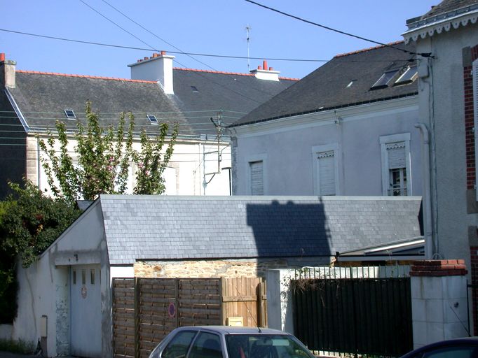 Vue de la façade antérieure.