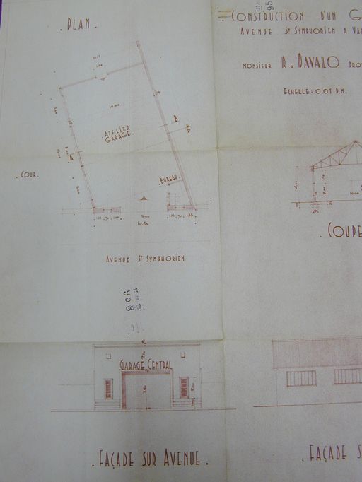 Elévation de la façade sur avenue et plan au sol par Perrin, 1947. AM Vannes 1G59.