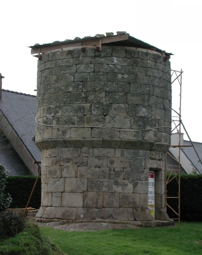 Ploulec'h, Crec'h-Olenn. Moulin à vent (17ème siècle). ; Vue générale (depuis le nord-est). ; Moulin à vent de Crec'h-Olenn.