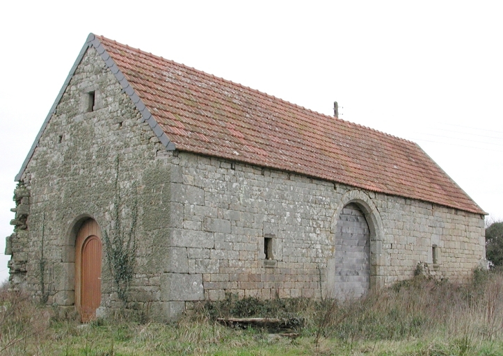 Ploulec'h, manoir de Kercaradec. Vue générale de la grange. ; Partie agricole : vue générale de la grange. ; Manoir de Kercaradec. Grange (16ème siècle).