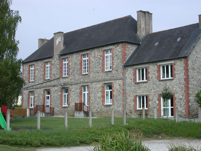 L'école Saint-Thérèse, rue du 3 Août 1944 ; Vue générale sud